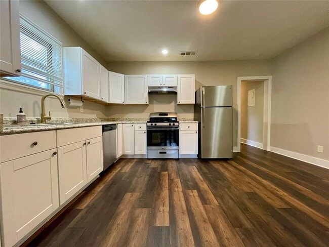Building Photo - 3284 Stillwood Dr