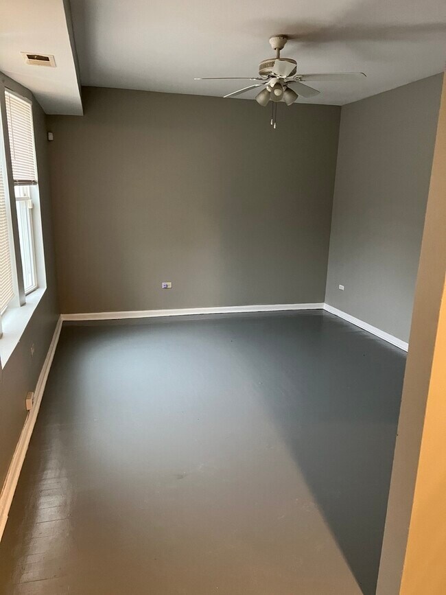 Building Photo - 8914 S Cottage Grove Ave