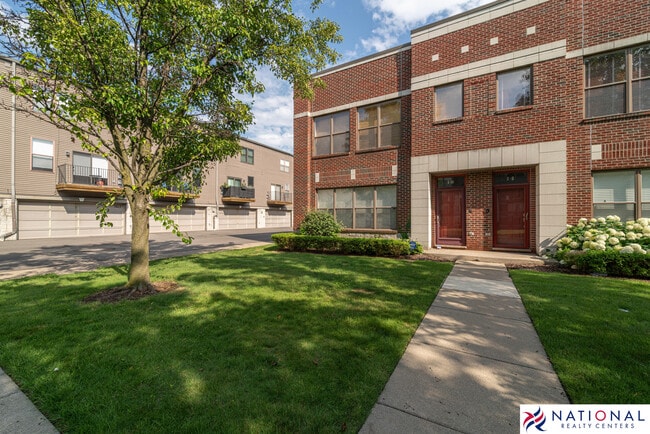 Primary Photo - 10 W Bethune St
