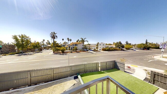Building Photo - 4 BD/2BA on the Corner of Montezuma & La D...