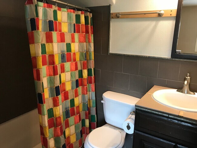 Building Photo - 2x2 with Loft! Walk to Harney Elementary! ...