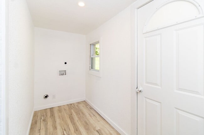 Building Photo - 203 E Vassar St