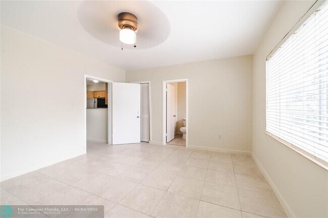Building Photo - 3615 Thomas Ave