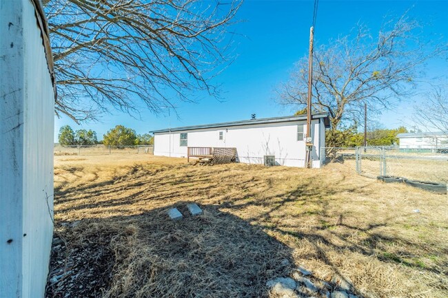 Building Photo - Quiet and secluded home in Granbury