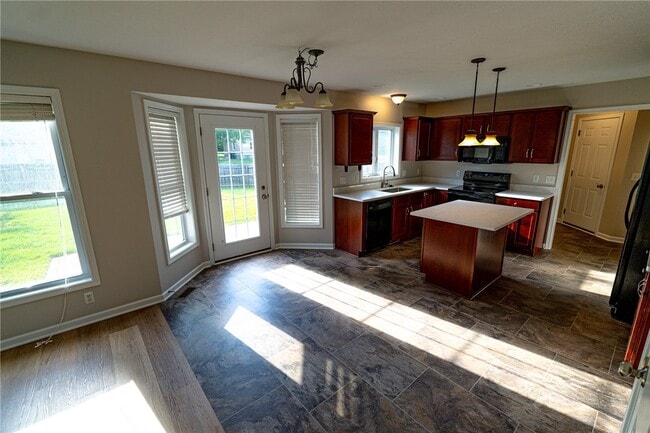 Building Photo - 649 Kayloc Cir