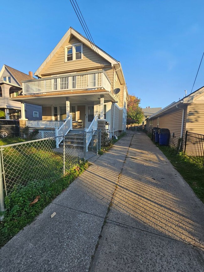 Building Photo - 4908 Eichorn Ave
