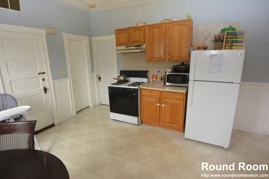 Building Photo - 10 Brackett St