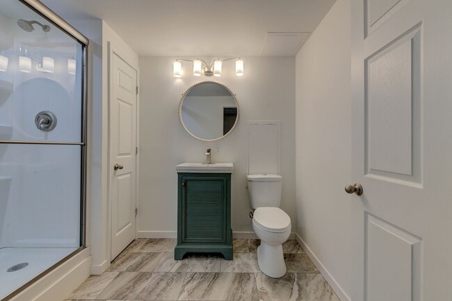 Building Photo - Gorgeous Updated 3 Bed 3 Bath Home Garage