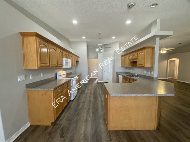 Building Photo - 2110 Bahama Dr