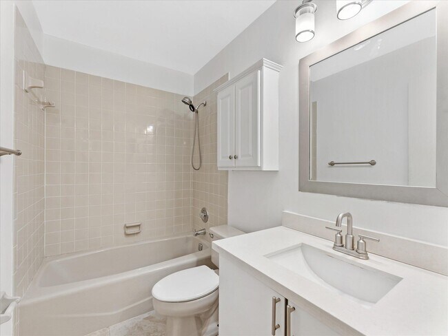 Building Photo - 1821 NE 40th Ct