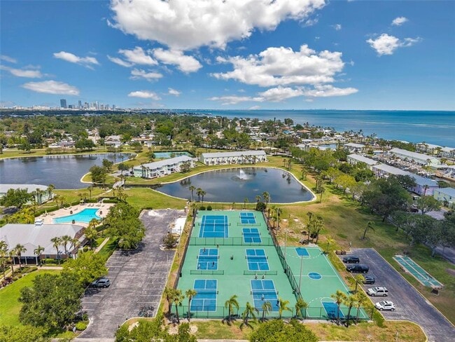 Building Photo - 4768 Coquina Key Dr SE