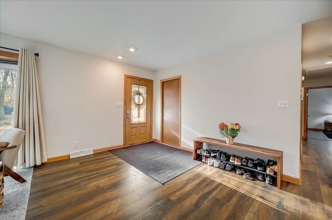 Building Photo - Spacious Elm Grove 3BR/2BA Ranch Single Fa...