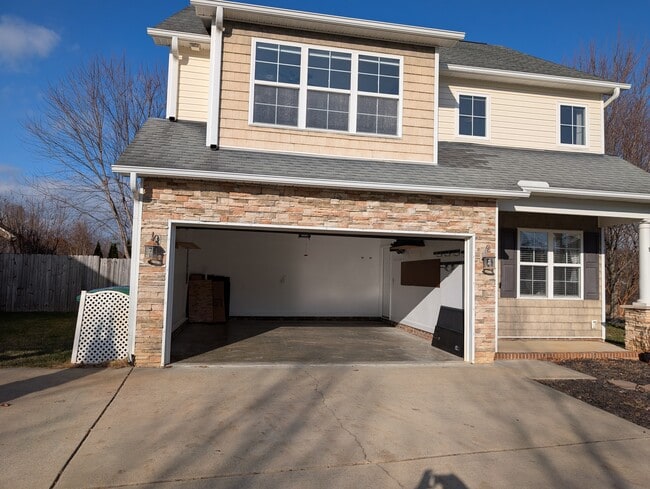 Building Photo - 6 Maxim Ct