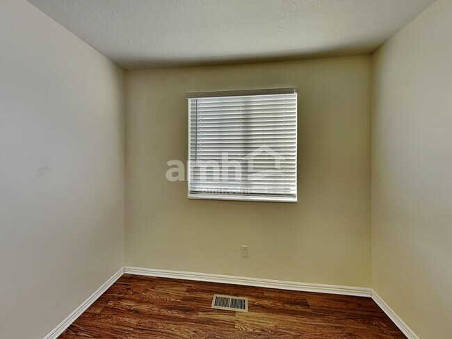 Building Photo - 514 W 150 S