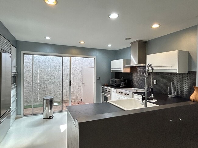 Building Photo - Stunning updated 2 Bedroom, 2 Bathroom, 2 car garage in heart of downtown Scottsdale