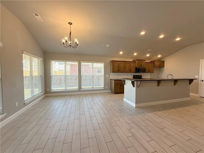 Building Photo - 348 Fox Cir