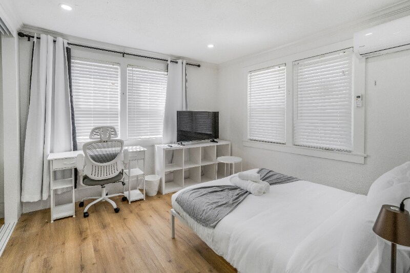 Building Photo - 312 La France Ave