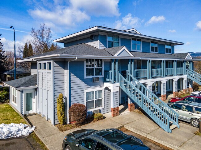 Building Photo - 714 Cascade Ave