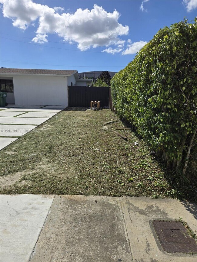 Building Photo - 9410 SW 55th St