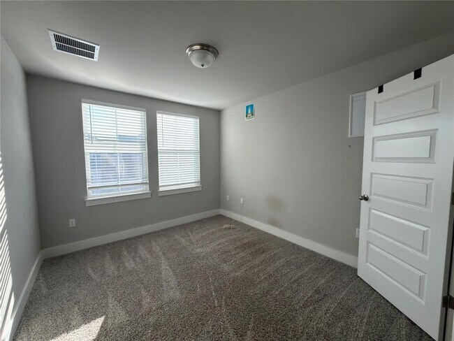 Building Photo - 7312 Acela Trl