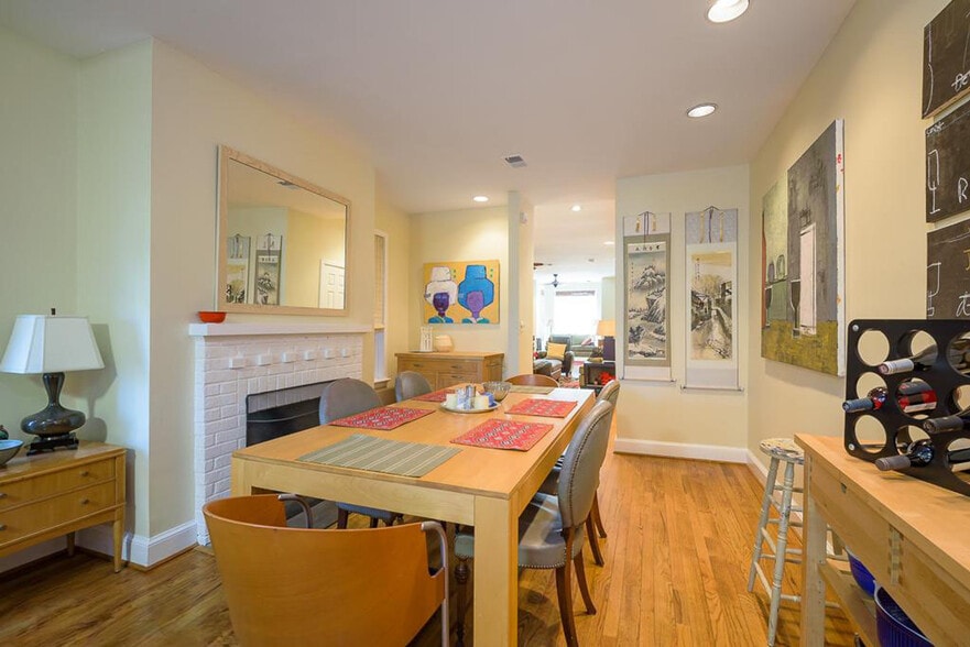 Building Photo - 504 Capitol Ct NE