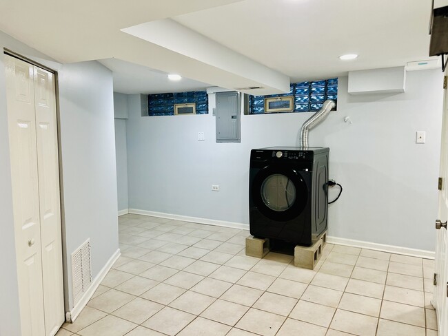 Building Photo - 5249 W 64th Pl