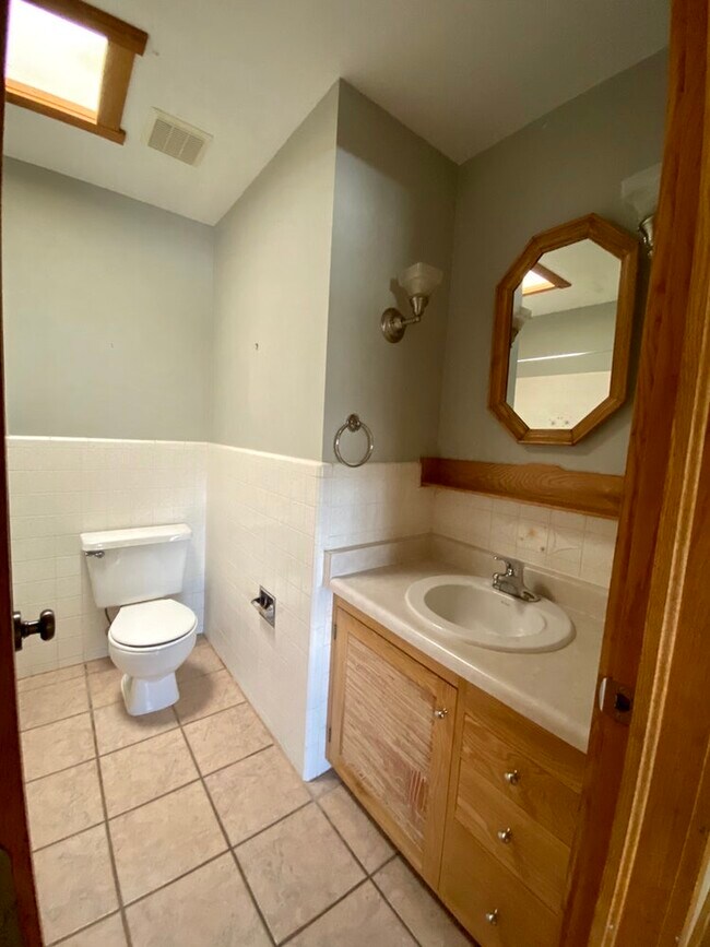 Building Photo - 859 E 2730 N