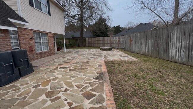 Building Photo - 408 Hidden Oaks Cir