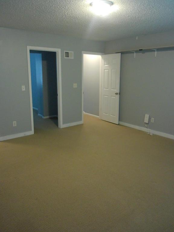 Building Photo - 909 W 41st Pl