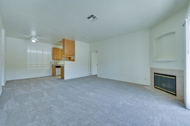Building Photo - NE Near Nellis! Gated! Community Pool, Spa...