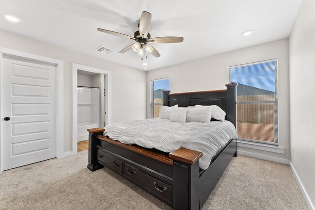 Building Photo - 401 Farmstead Ln