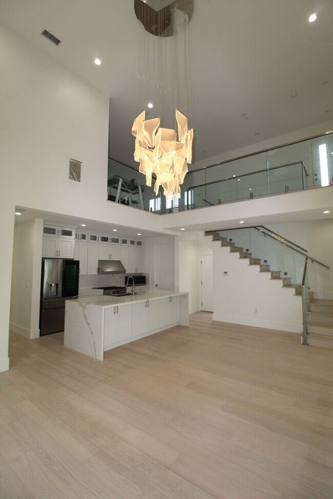 Building Photo - Oxnard Shores: Huge Rooftop Deck w/Ocean Views!