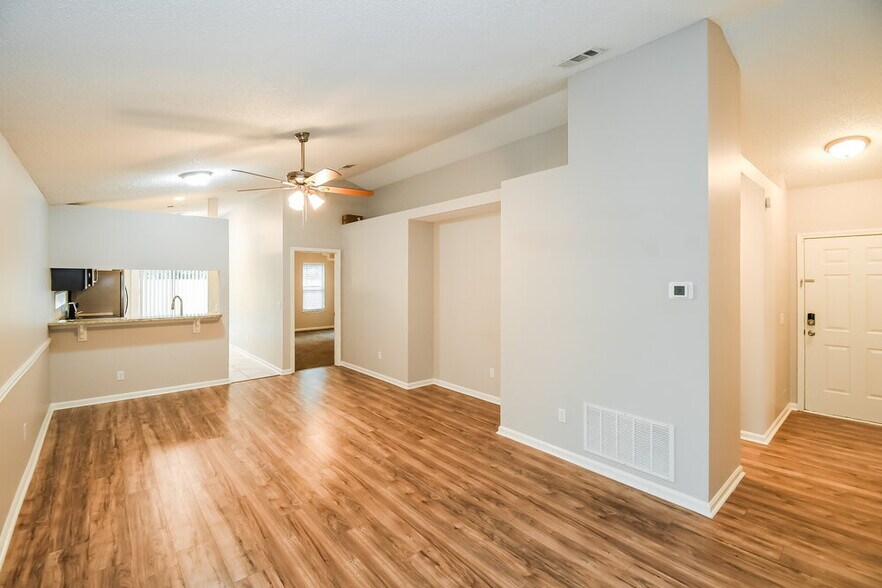 Building Photo - 2610 Malibu Cir