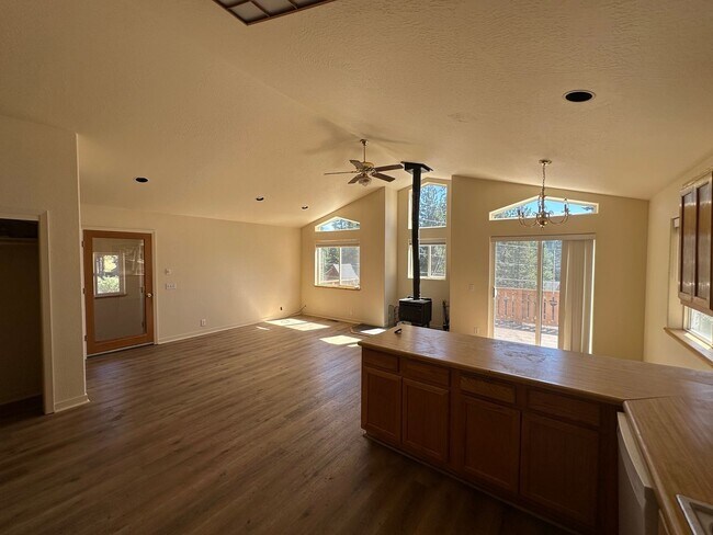 Building Photo - 11530 Rhineland Ave