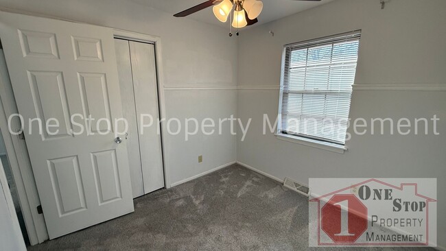 Building Photo - Charming 3-bedroom, 2-bathroom home in Blue Springs