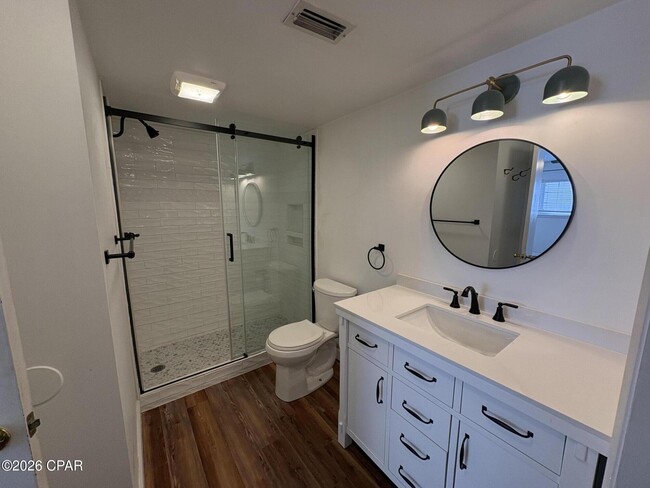 Building Photo - 2100 W Beach Dr