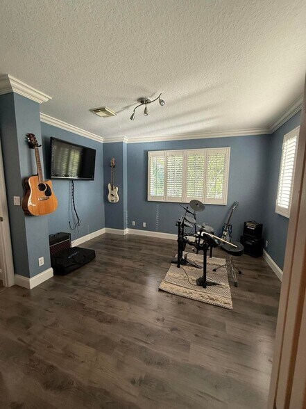 Building Photo - 2136 Oakmont Dr