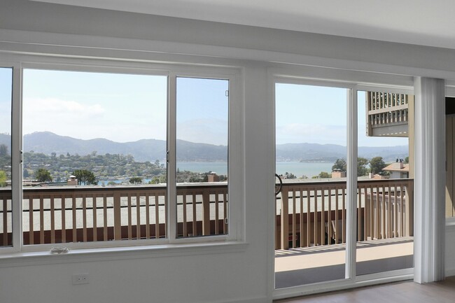 Building Photo - 55 Marinero Cir