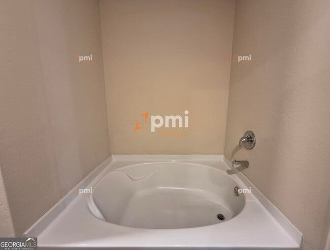 Building Photo - 533 Moline Wy