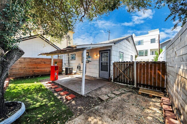 Building Photo - 2210 Detering St