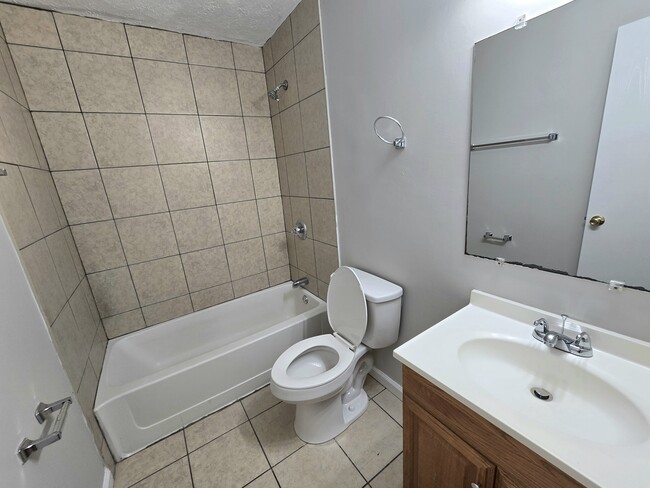Building Photo - 5153 La Fleur Way