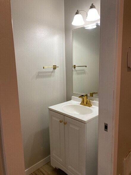 Building Photo - 4720 Delridge Way SW