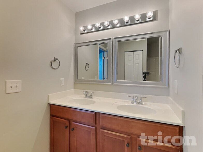 Building Photo - 1068 Countess Ln