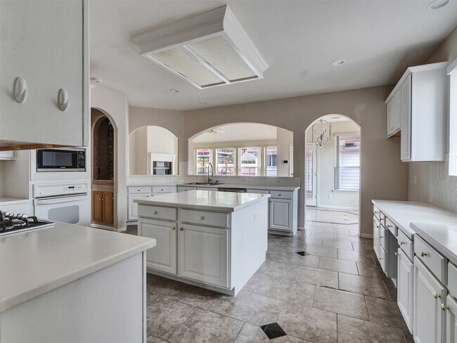 Building Photo - 3902 Breaux Bridge Ln