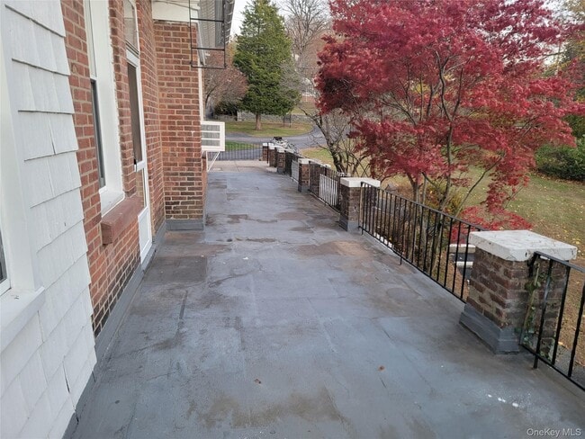 Building Photo - 111 N Broadway