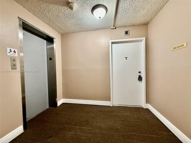 Building Photo - 2761 Taft St