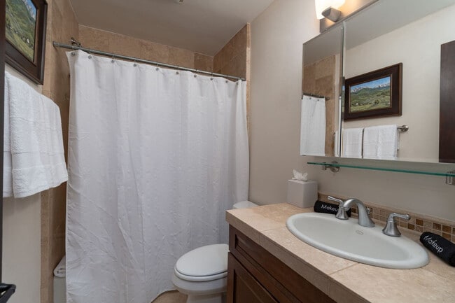 Building Photo - 1024 E Hopkins Ave