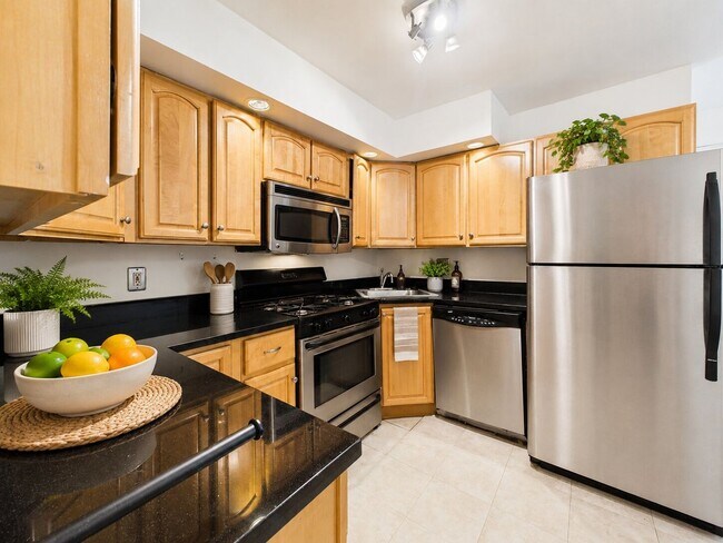 Building Photo - 558 N 17th St