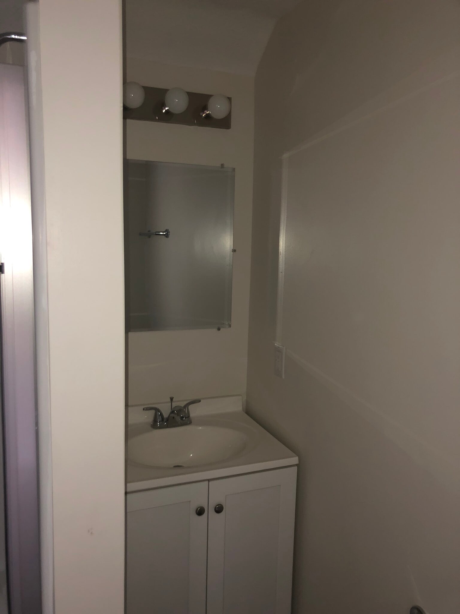 Bathroom - 610 S Washington St