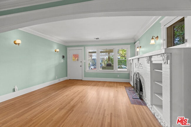 Building Photo - 813 Crestmoore Pl